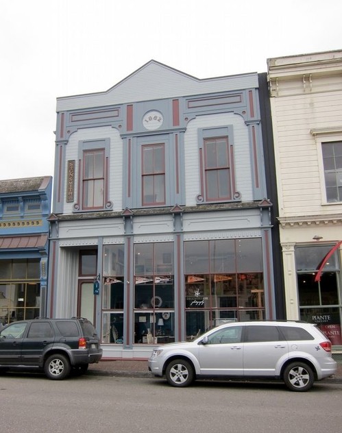 Eureka's original U.S. Post Office Building later became the "Sign Smith Building," owned by a local magician.