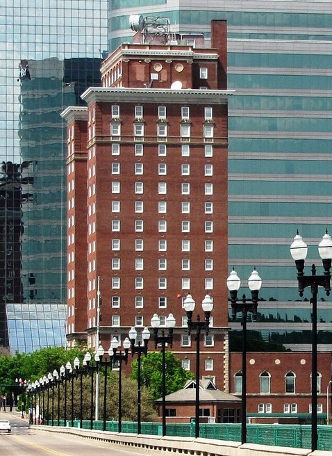 The Andrew Johnson Building, photo by Brian Stansberry. The radio station WNOX, which is considered to have played a part in the development of country music, was located here in the late 1930s.