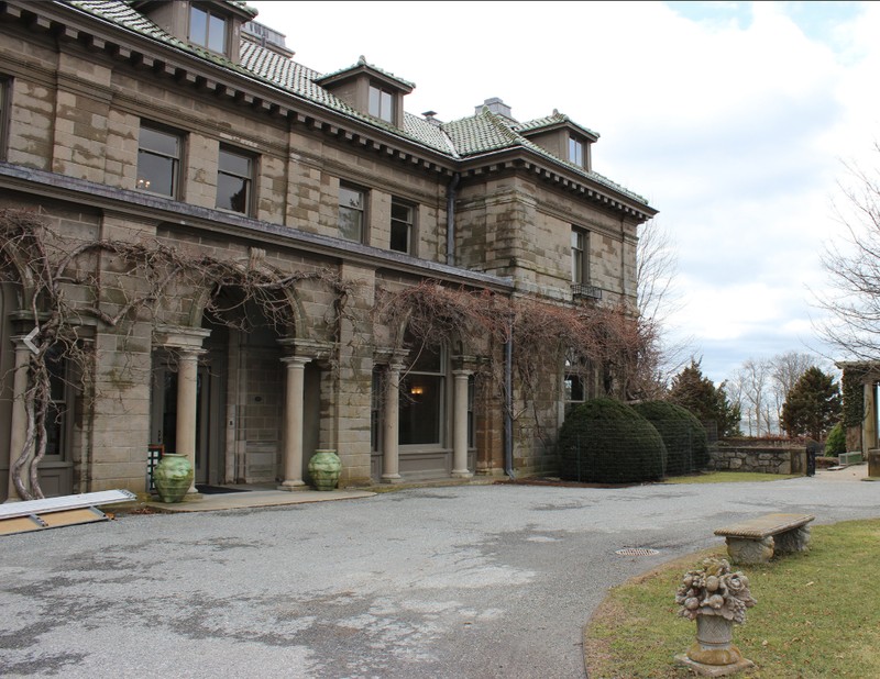 Eolia was built in 1907 for Edward and Mary Harkness. It is listed on the National Register of Historic Places. Today, the mansion and the surrounding grounds constitute Harkness State Park.