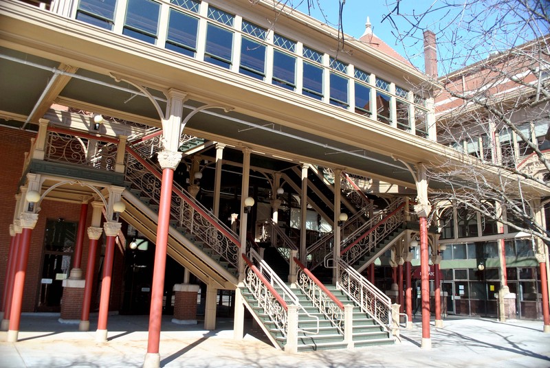 The other side of the L&N Station. Photo taken by Wayne Hseih.