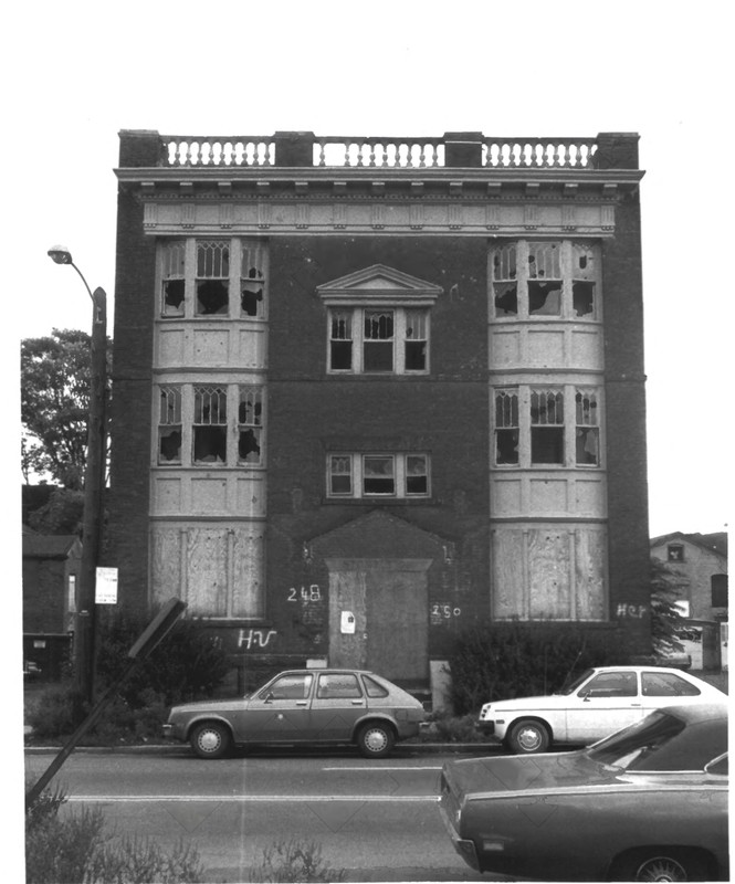 Front-facing photograph of the Stoneleigh Building, from the NRHP Archive Photographs by D. Ransom 10/81