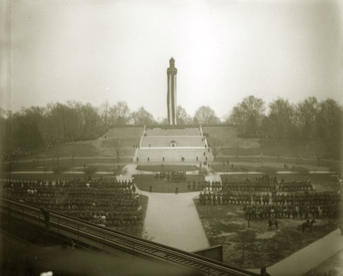 A photograph from the monument's dedication in 1908