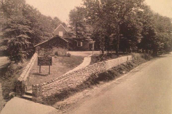 The meeting house as it appeared in 1915.