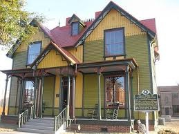The front of the Tennessee Williams Welcome Center