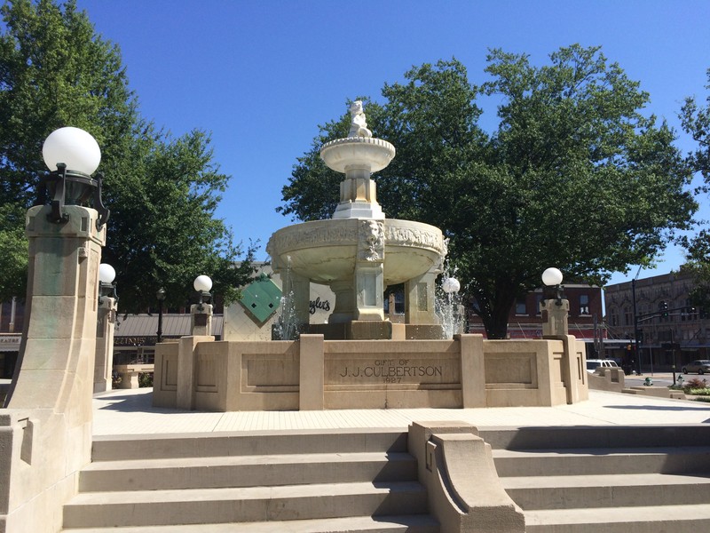 The fountain was built in 1927 and remains an important landmark for the city.
