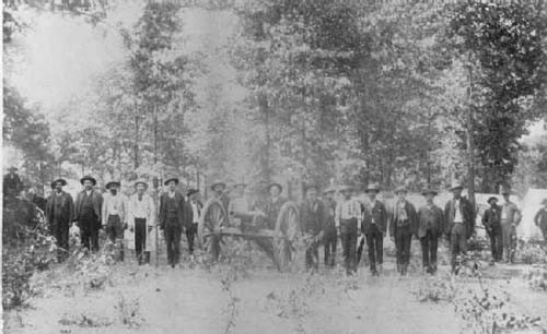 An image depicting Douglas' Texas Battery at an 1886 reunion. Retrieved from Sons of Confederate Veteran's at: http://www.b17.com/civilwar/scv/reunions.htm