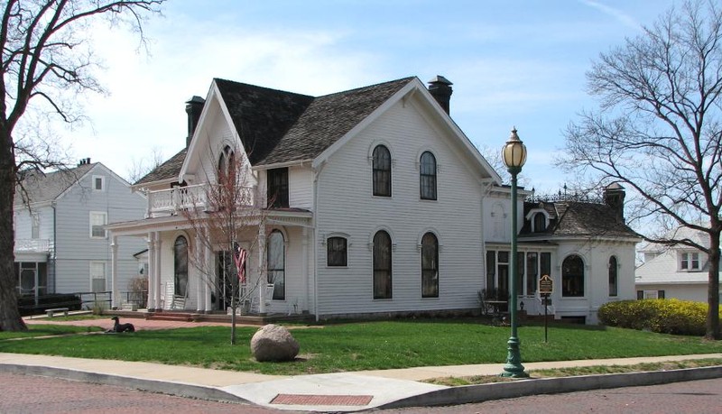 The Amelia Earhart Birthplace and Museum is located in Atchison. 