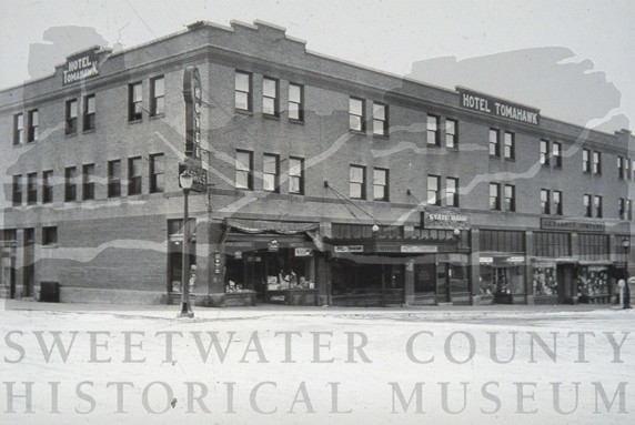 Tomahawk Hotel from Flaming Gorge Way