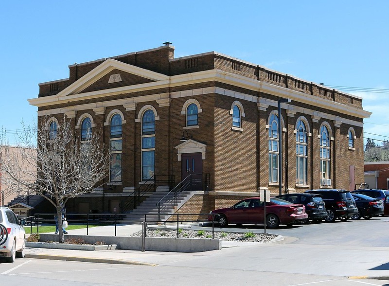 Faith Temple Church was built in 1914 and for much of its history was called  First Congregational Church.