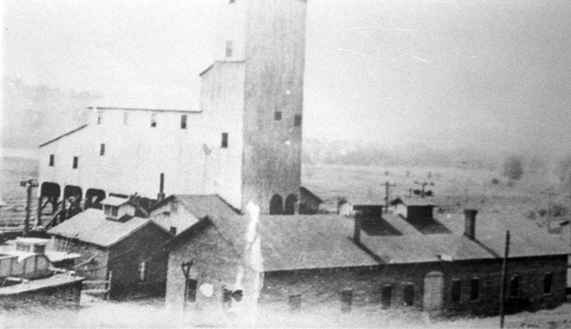 The Hocking Mining Company coal tipple (early 1900s)