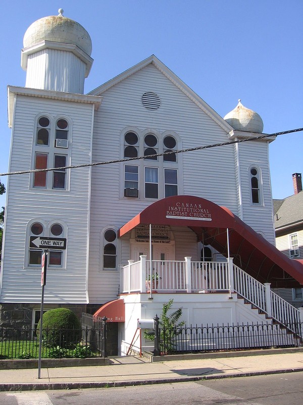 The former Beth Israel Synagogue is now the Canaan Institutional Baptist Church. The building is unique in that it is the only known Jewish temple in the state featuring onion domes.