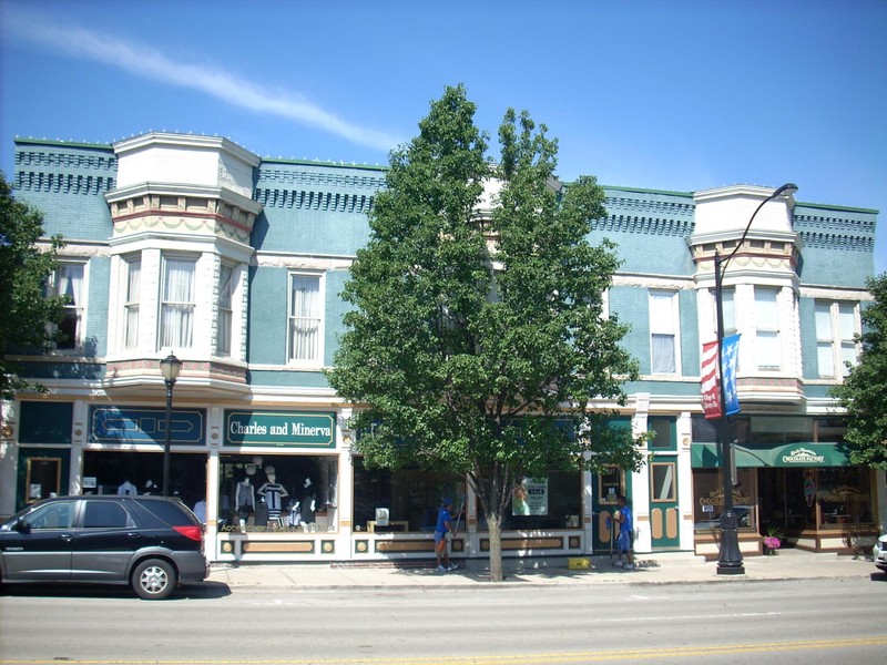 535-541 N. Milwaukee Avenue, circa 2006