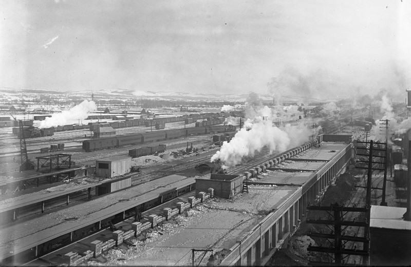 Train, Sky, Cloud, Rolling stock