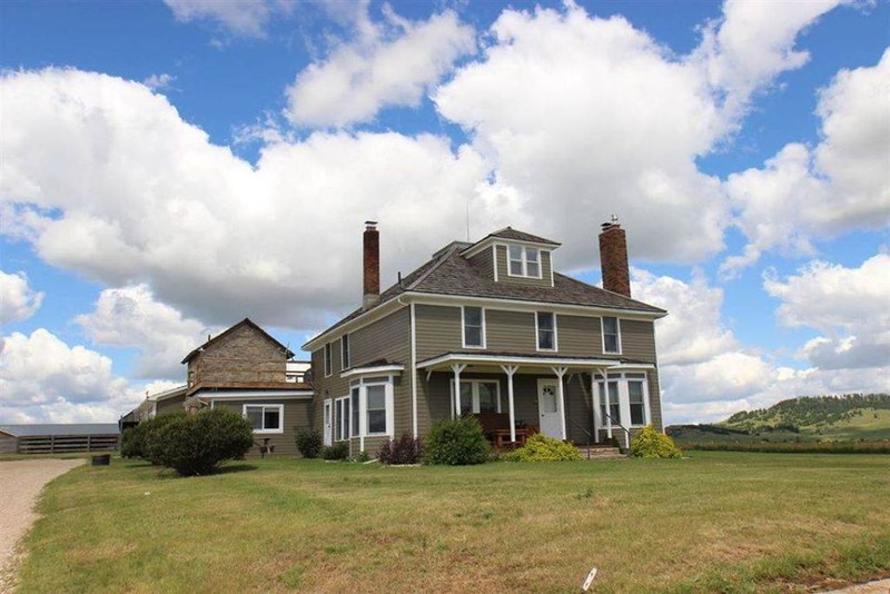 The Draper Roadhouse hotel was erected in 1888 and eventually became the home of Hank Frawley and his family in 1977.