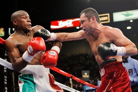 Mayweather slipping a shot from De La Hoya