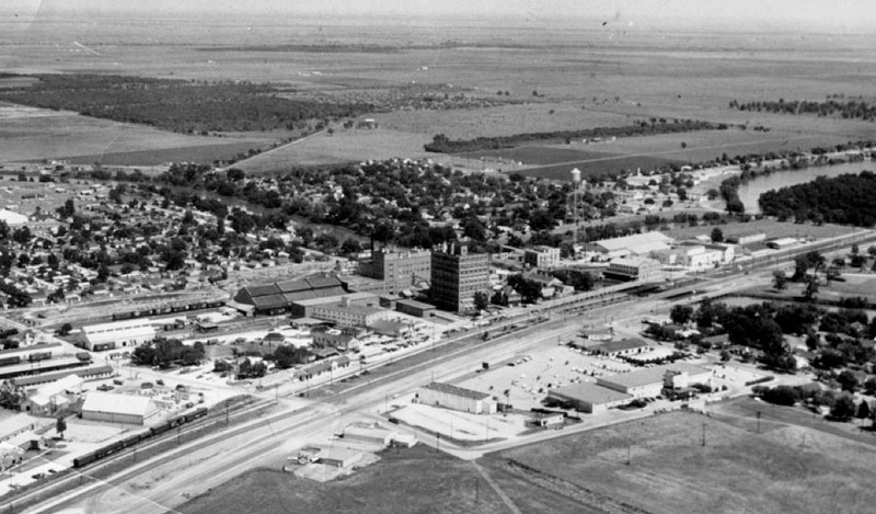 The Imperial Sugar Company built 500 homes for employees within the area, as well as providing medical care and banking service.