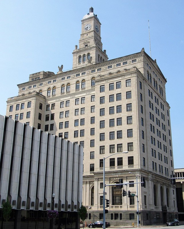 The former Davenport Bank and Trust Building was built in 1927. It is now an apartment building.