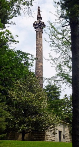 The Henry Clay monument in full. Photo by Wiki Commons user Calstanhope.