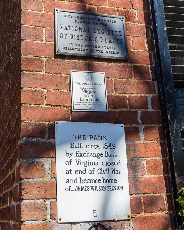 Historic plaques located on the Abingdon Bank building