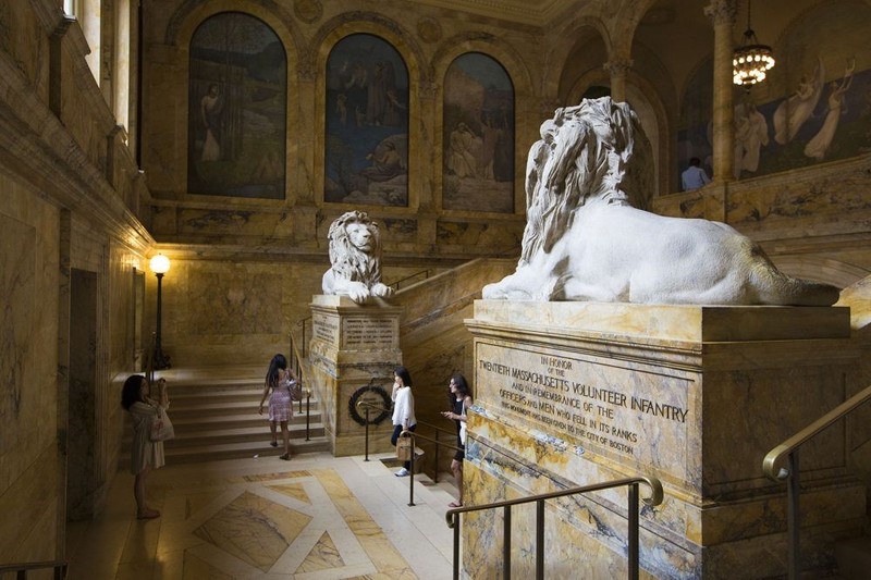 Photo of the Monuments in the Grand Staircase
