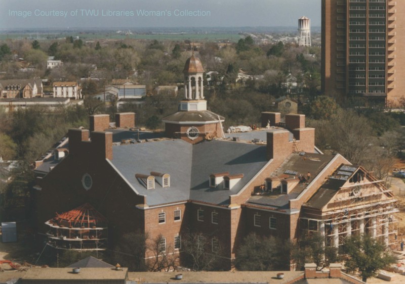 Birdseye view of Blagg-Huey Library nearing the end of construction, southwest side. Construction and architecture of the library were picked up by Dallas-based Hendrick’s and Walls Architects, Inc. (Photo: 1986, Courtesy TWU Woman's Collection)