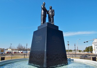 The statue at Unity Point Park