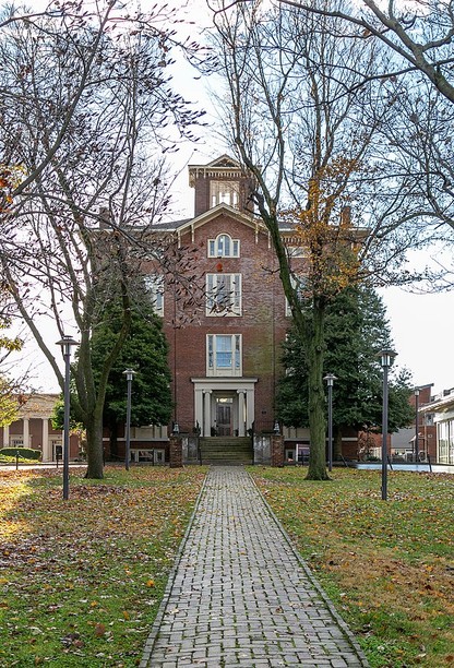 The Sayre School dates back to 1854 when it was established as Transylvania Female Institute.