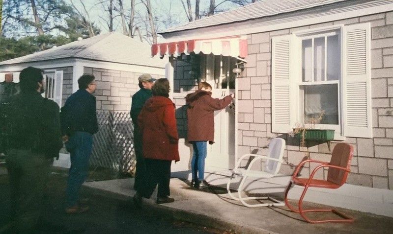 Each cabin has a front porch which overlooks a common courtyard, which is great for family and community events (Lincoln Highway Heritage Corridor Archives).