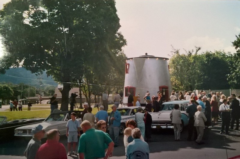 The Coffee Pot, built in 1927, brought many travelers to Bedford, PA (Lincoln Highway Heritage Corridor Archives).