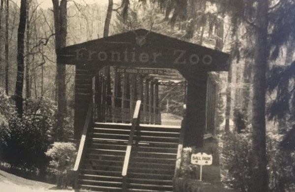 A zoo featuring animals such as raccoons, foxes, and porcupines was added to Idlewild's attractions in 1965. It later became the New Zoo Revue in 1985 and was later replaced by Racoon Lagoon in 1990.

"Croushore"