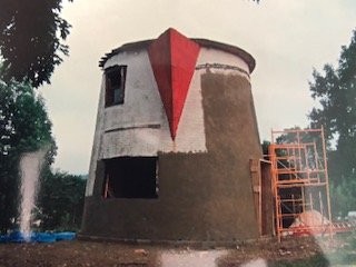 The Coffee Pot had many missing parts rebuilt and a new foundation for it as it was getting prepped to sit on the Bedford Fairgrounds.

(The Lincoln Highway Heritage Corridor Archives)