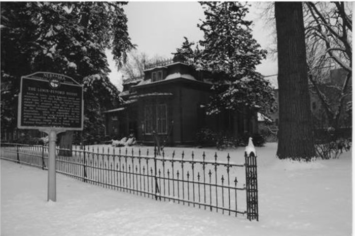 2007 Photograph of Lewis-Syford House, front/side yard, and historical marker (NE SHPO staff)