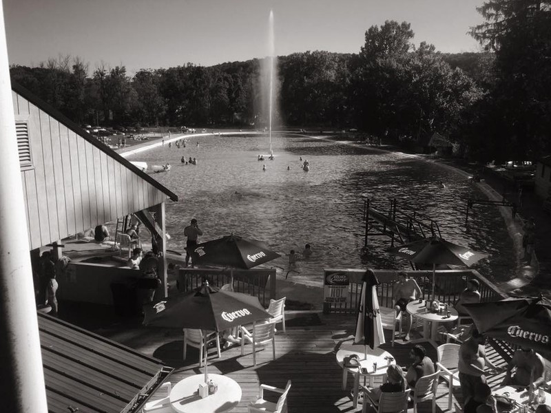 The center fountain that attracted every visitor that entered the gigantic pool.