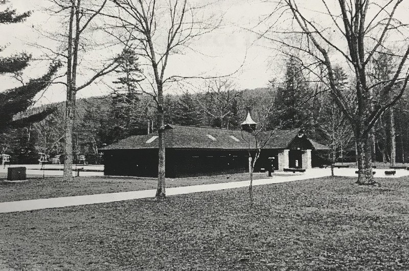 This is an old photo of a visitor’s center in Caledonia State Park (Lincoln Highway Experience). 