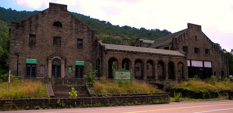 This company store was constructed between 1923 and 1925.