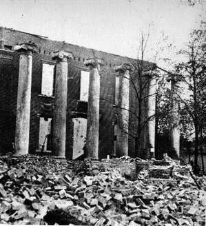 Photograph of courthouse after its destruction by Confederate raiders. The Greek Revival columns were preserved as part of the new courthouse built in 1865. Courtesy of Wikipedia.