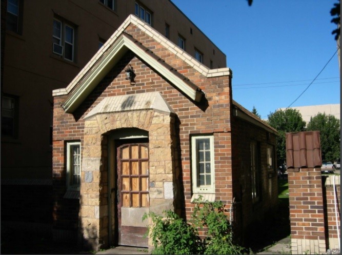 A picture of the caretaker's cottage. 