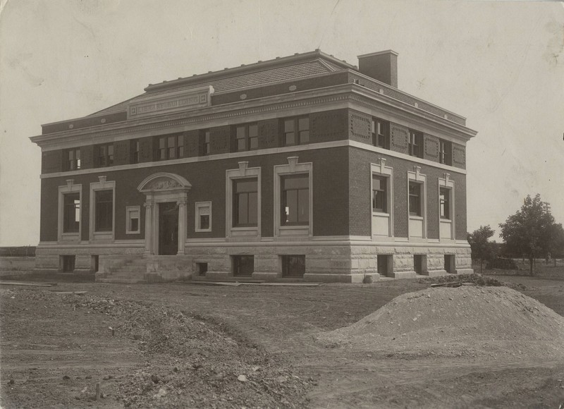 The Carnegie Building in 1908, just after completion.