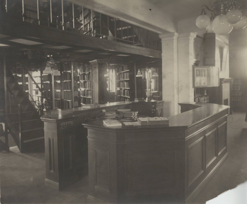 The front desk of the Carnegie Building in 1908 while it served as a library.