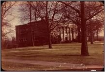 Peabody Hall as photographed by David Lewis Earnest (in color and from a wider perspective). This photo was taken between 1930 and 1950 and is part of the Earnest Photographs Collection, courtesy of the Hargrett Rare Book and Manuscript Library.