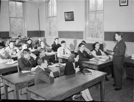 Veterans in class at Talbot Street School