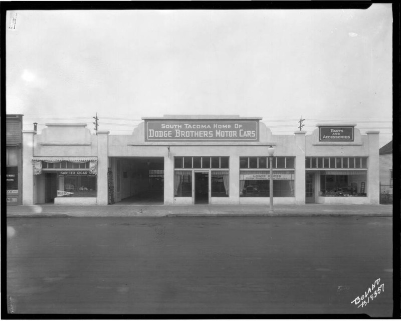 Rectangle, Building, Black-and-white, Door