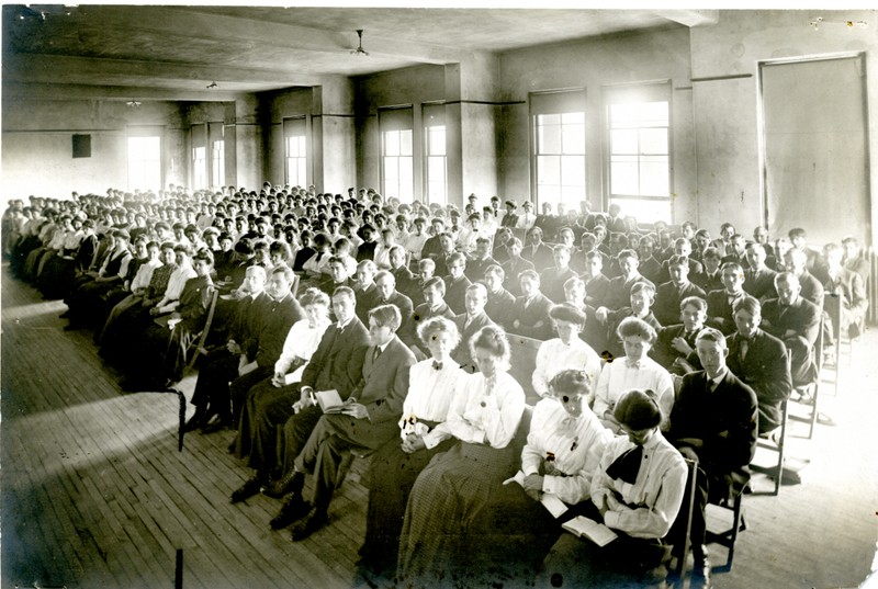 Suit, Chair, Event, Crowd