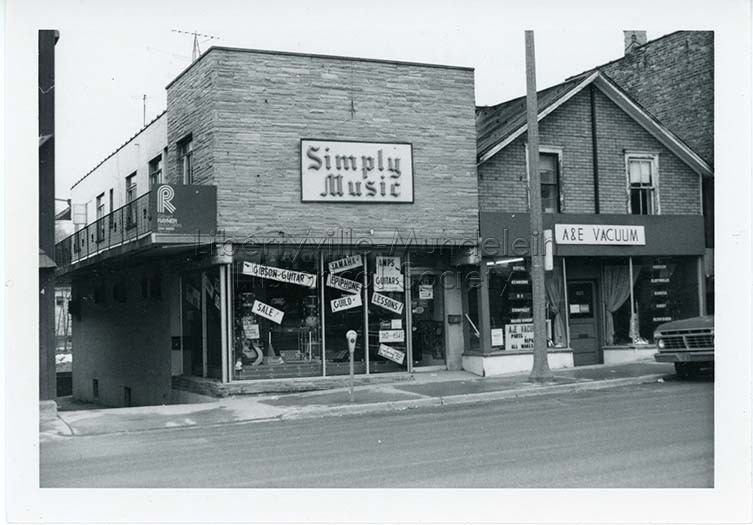 620-622 N. Milwaukee Avenue, circa 1974-1976