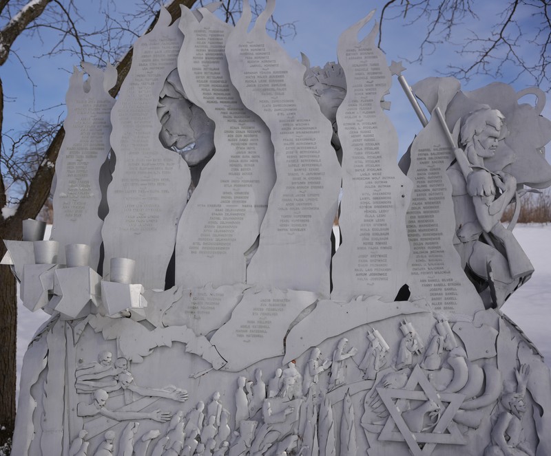 A photo of the front of the memorial 