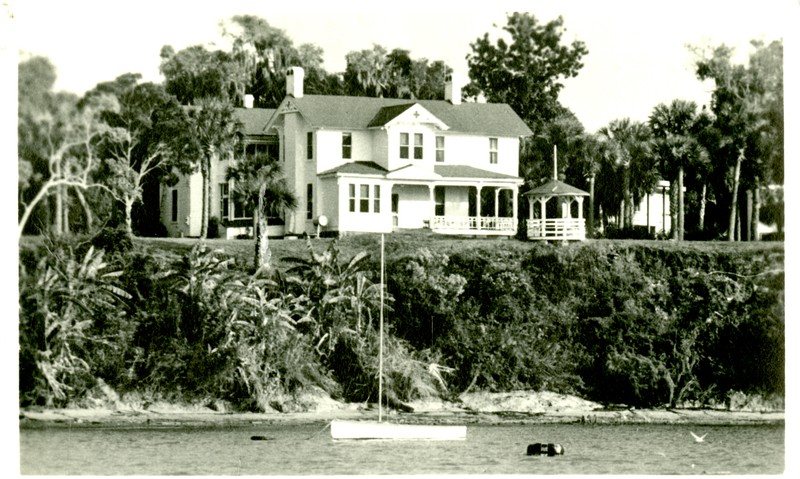 House of Seven Gables at its original location located on Clearwater Bluffs, c. 1960.