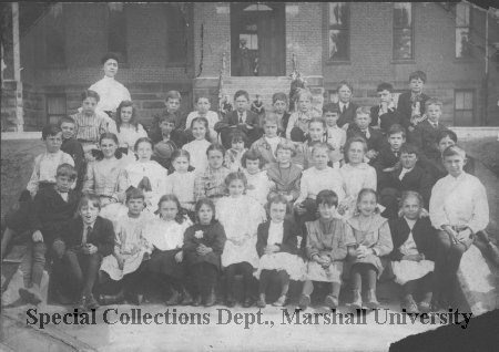 Oley Elementary 4th grade class, 1906