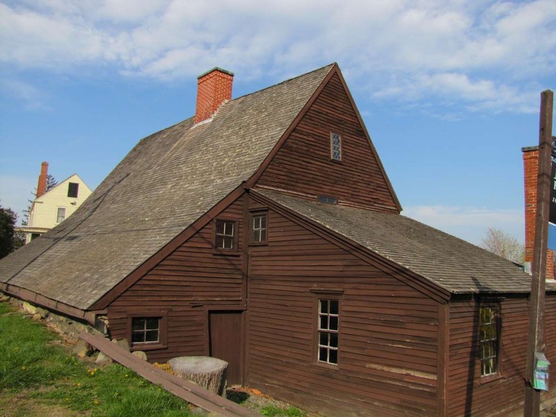 The lean-to addition, which is actually the rear of the house, faces Northwest Road. 