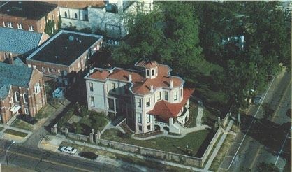 This picture is a view of the top of the house in which the club shape is more clearly shown.