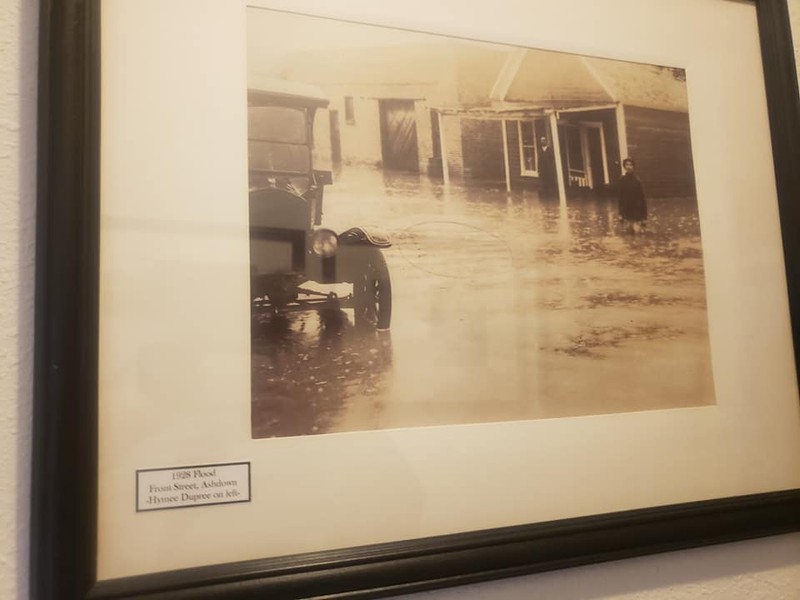1928 Flood. Front Street, Ashdown-Hymee Dupree on left.